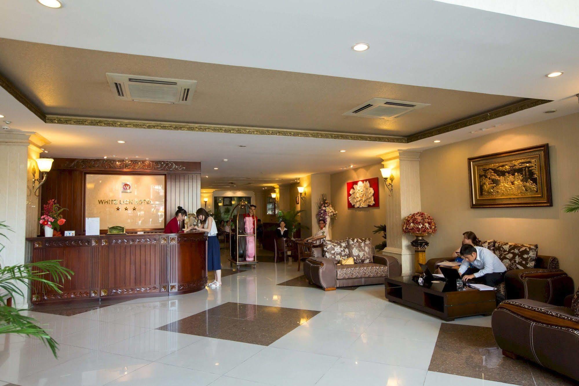 RedDoorz Premium White Lion Hotel Ho-Chi-Minh-Stadt Exterior foto